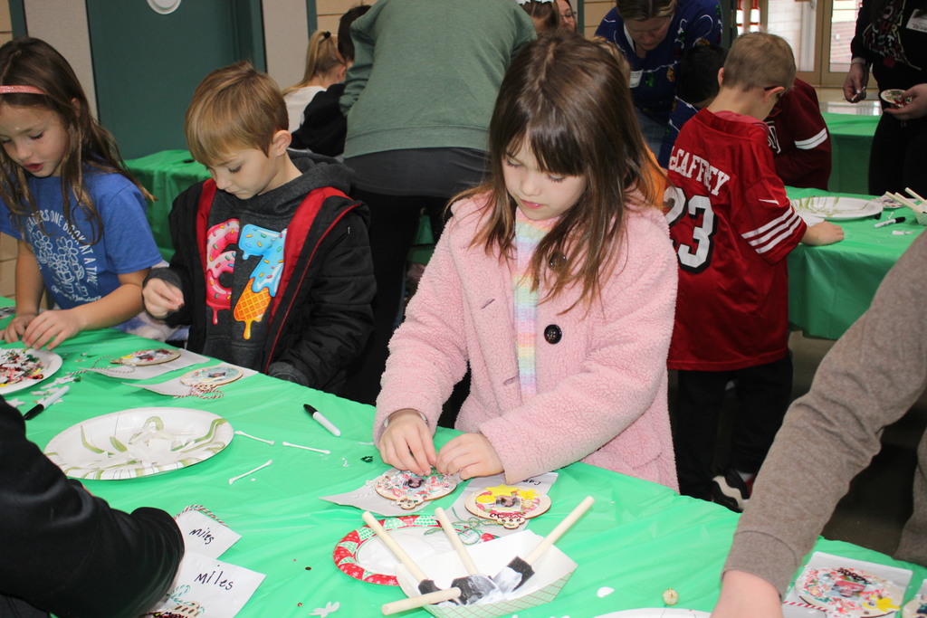 Broadway students crafting gifts at the Little Elves Workshop.