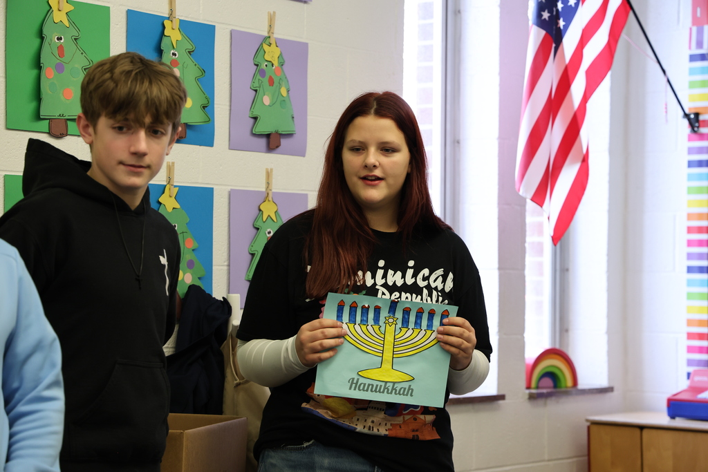 TMS Designing Thinking students work with kindergarten students on holiday projects.    