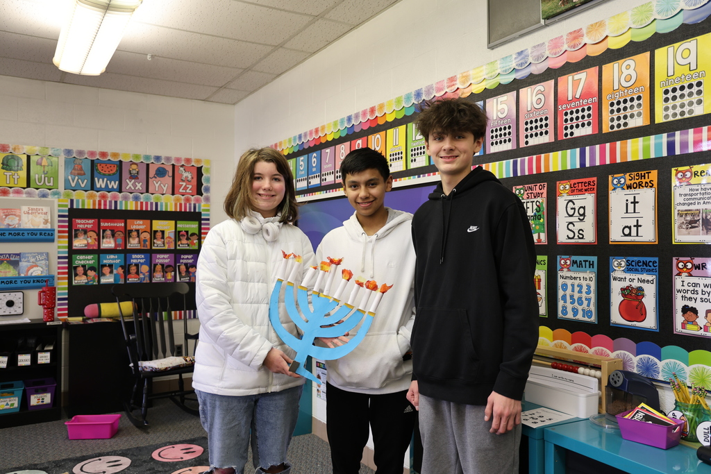 TMS Designing Thinking students work with kindergarten students on holiday projects.    