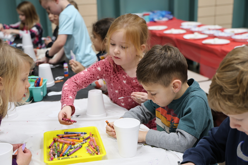 Broadway kindergarten students enjoy winter themed learning activities with 4-H.