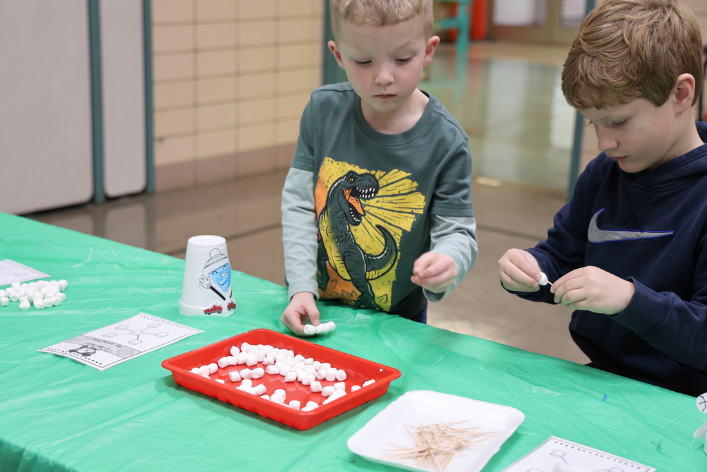Broadway kindergarten students enjoy winter themed learning activities with 4-H.