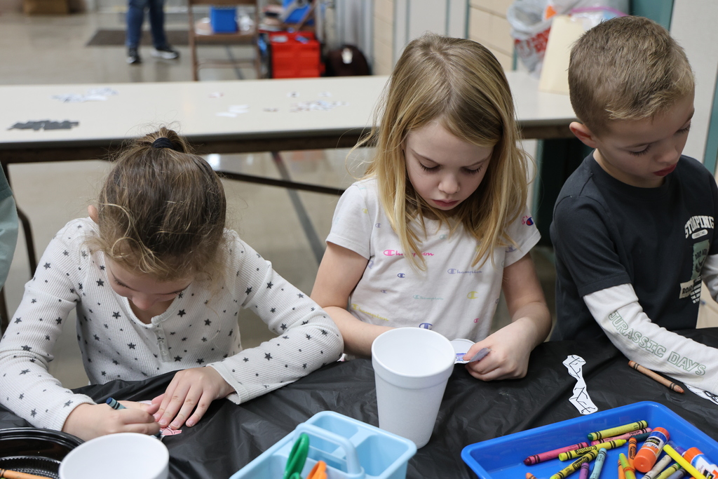 Broadway kindergarten students enjoy winter themed learning activities with 4-H.