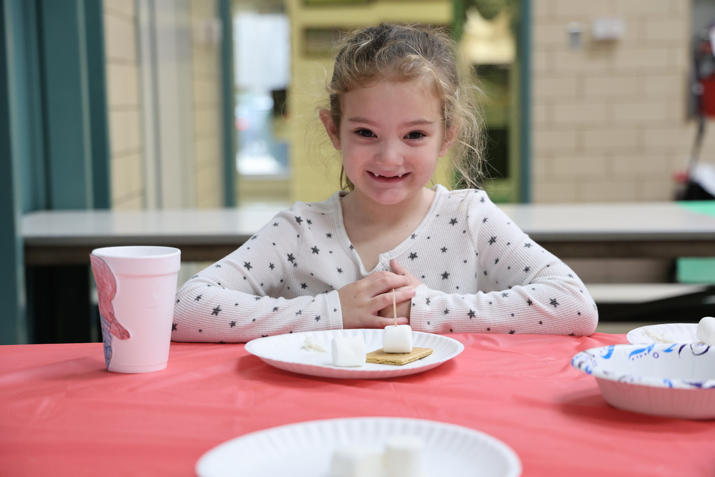 Broadway kindergarten students enjoy winter themed learning activities with 4-H.