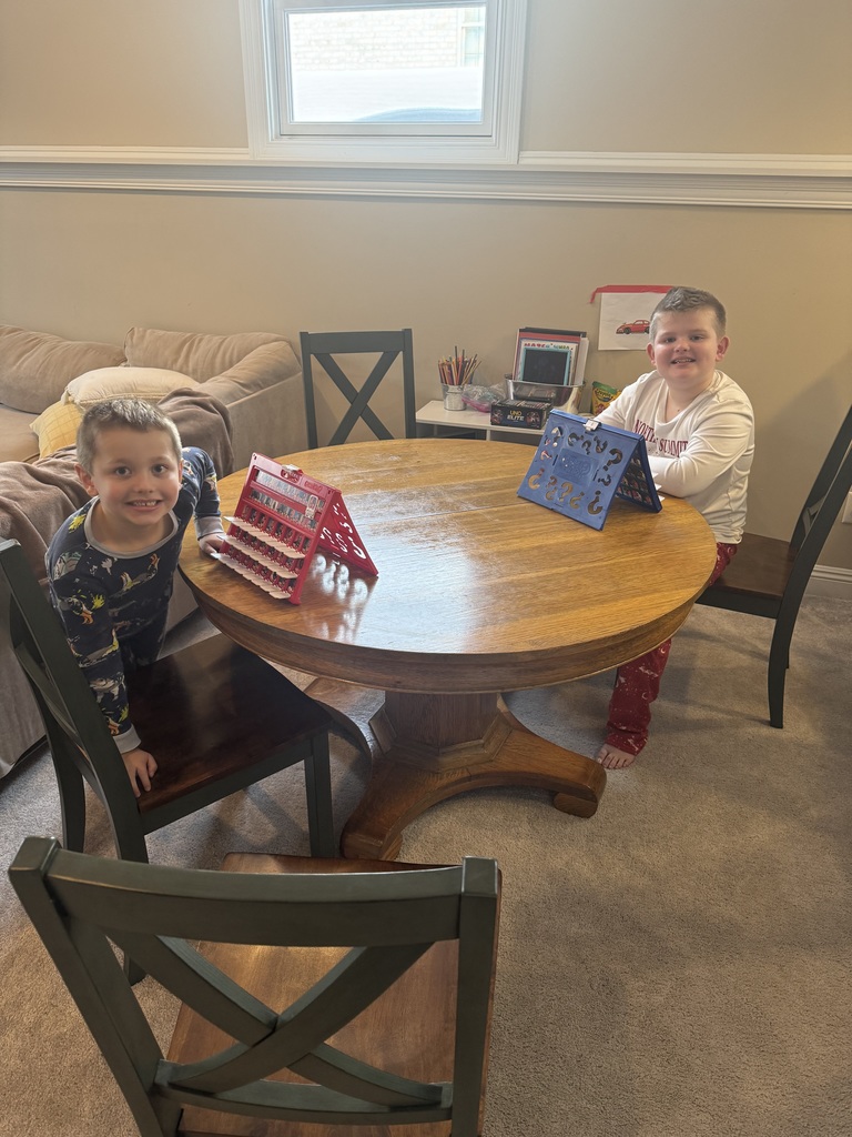 Students are playing a game during the Online Learning Day.