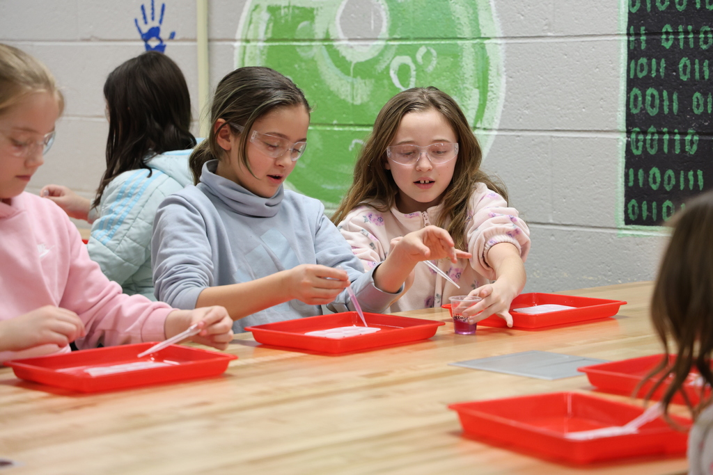 L.T. Ball students enjoy an after-school science program with Boonshoft. 