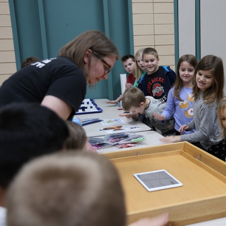 Students learn about earthquakes.