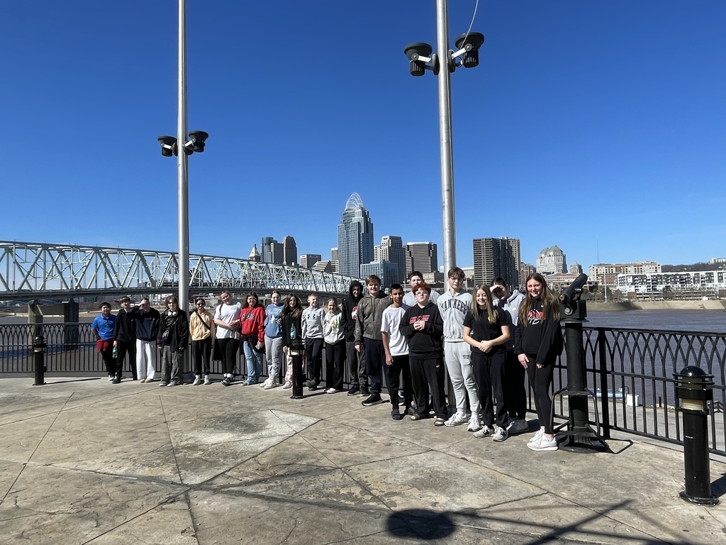 TMS students at Newport Aquarium to learn about potential career paths.