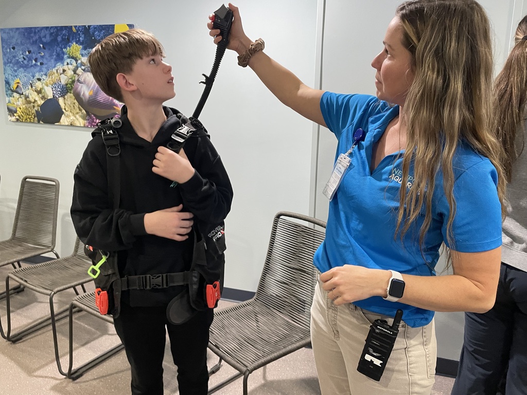 TMS students at Newport Aquarium to learn about potential career paths.