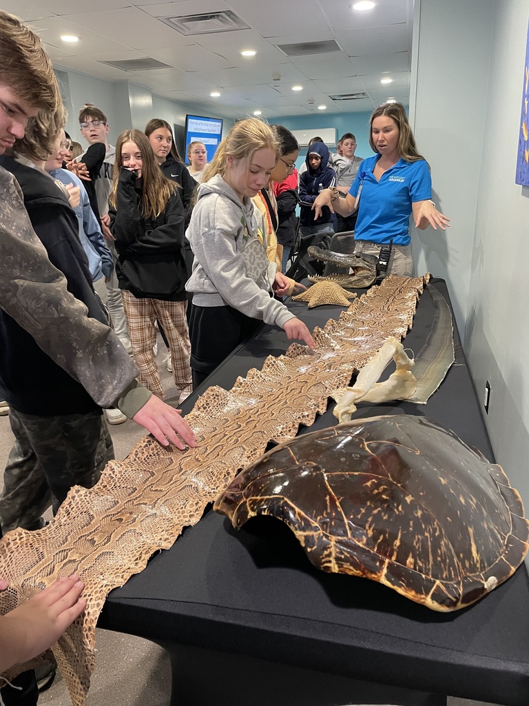 TMS students at Newport Aquarium to learn about potential career paths.