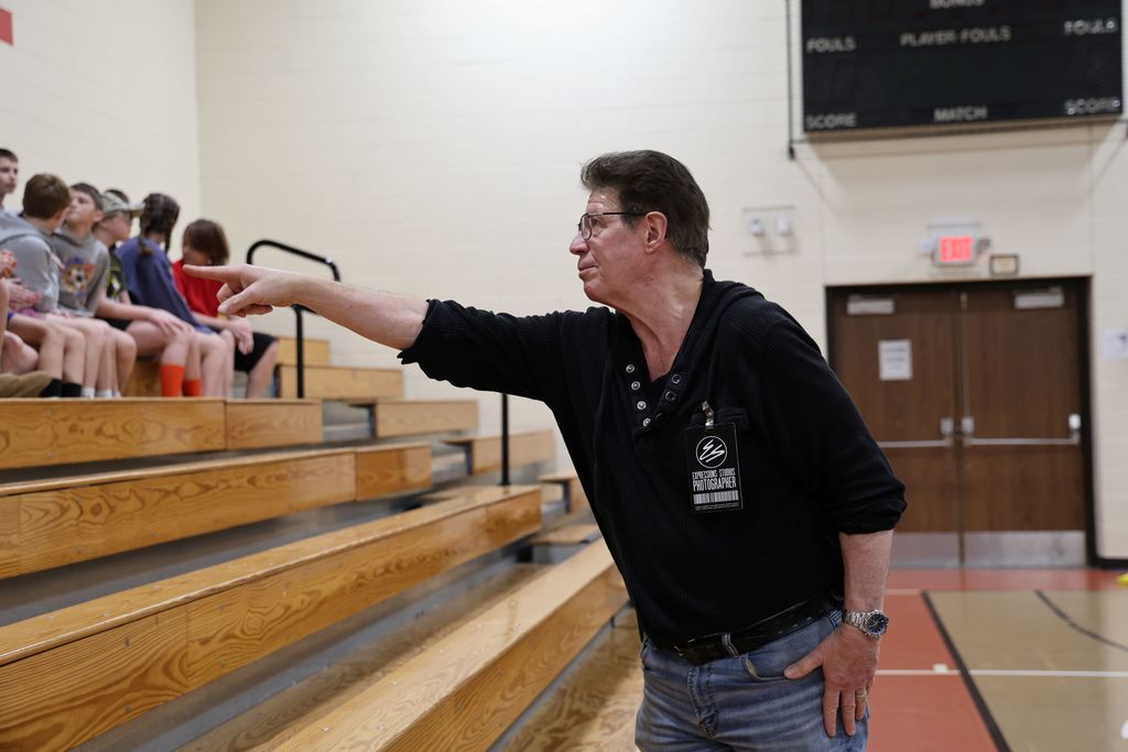 Tracey from Expressions gives directions to the students.