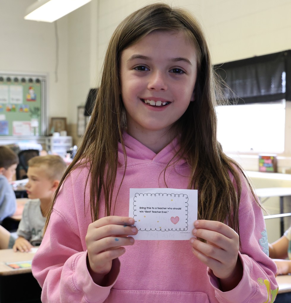 A proud Broadway students shows her little note for the Best Teacher Ever.