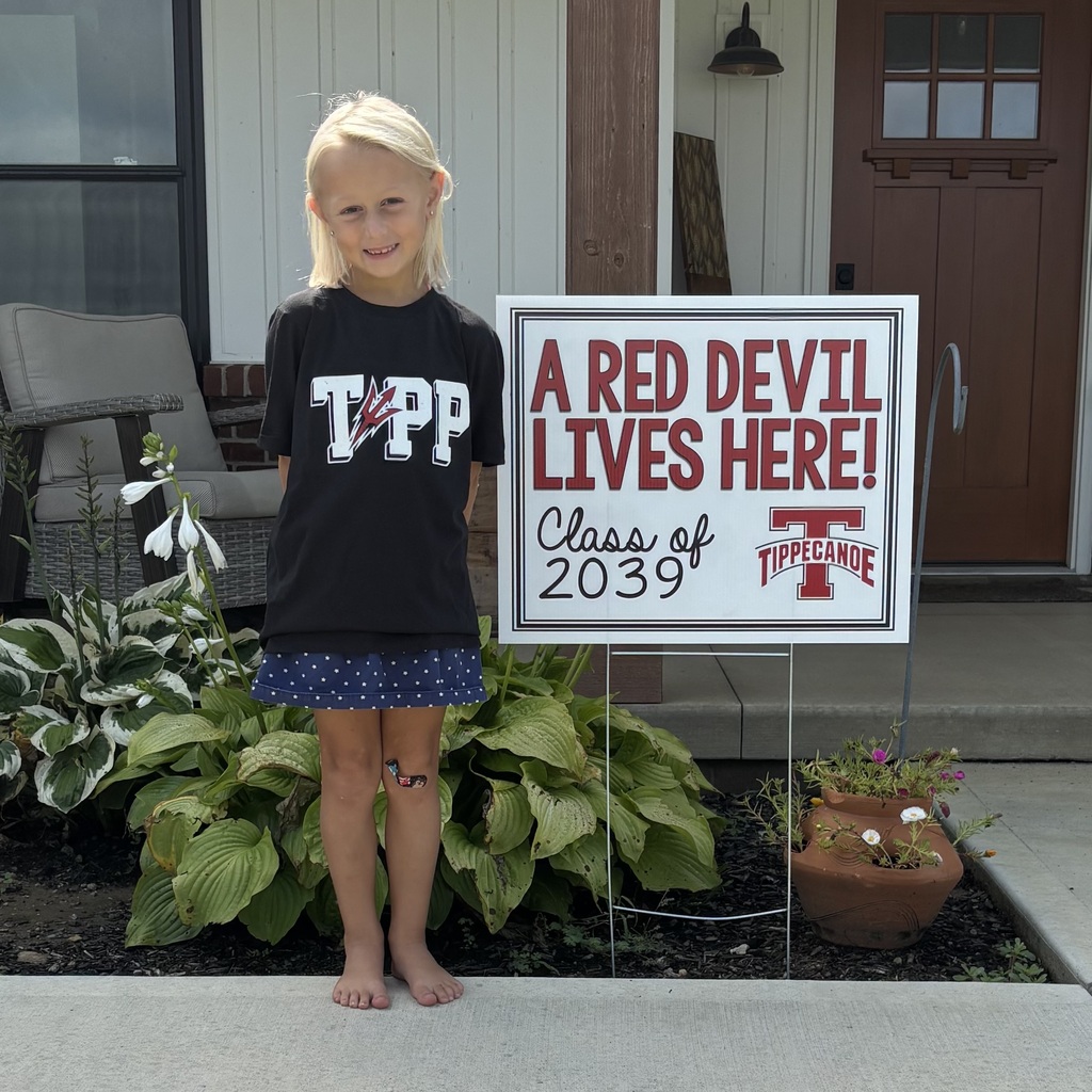 A Red Devil student poses with the new kindergarten Class of 2039 sign.