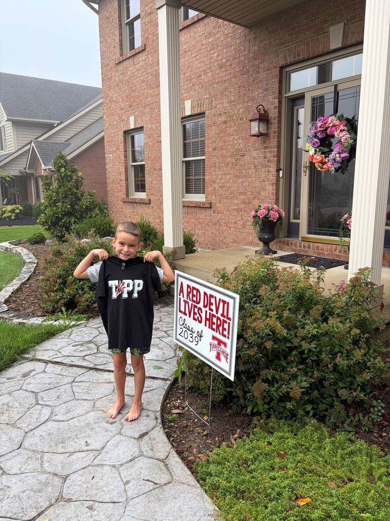 A Red Devil student poses with the new kindergarten Class of 2039 sign.