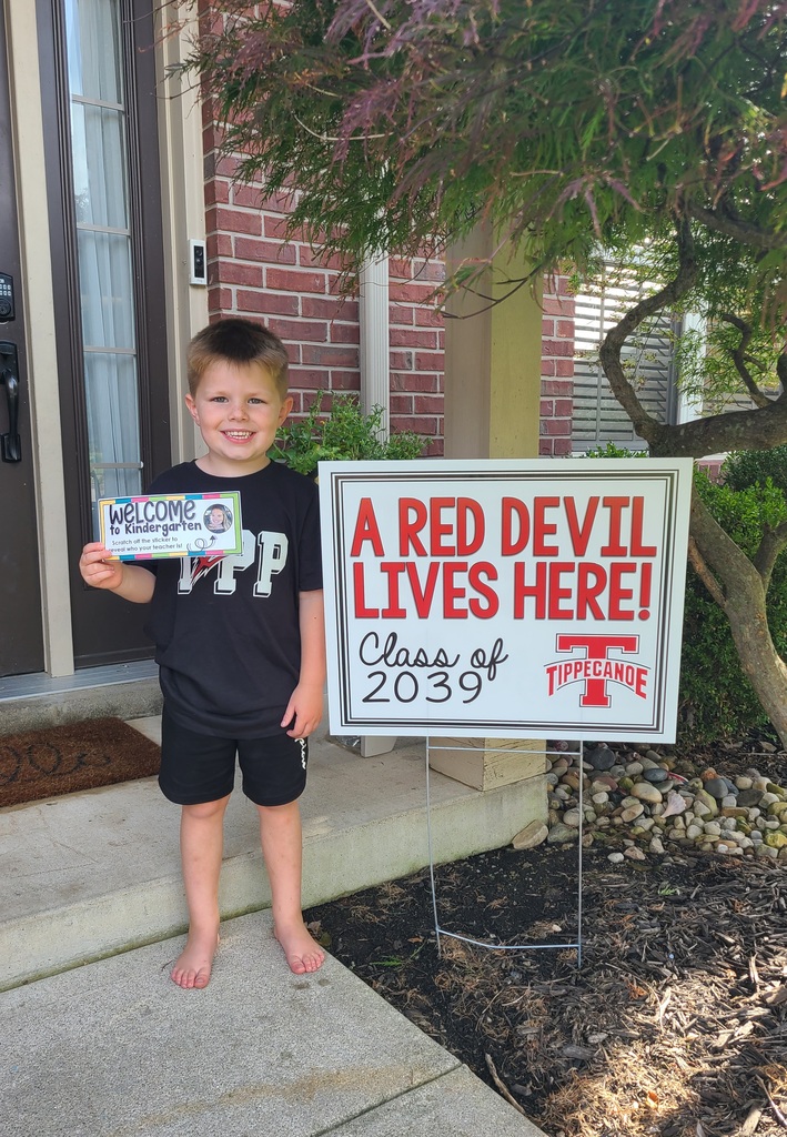 Class of 2039 student holds his sign.