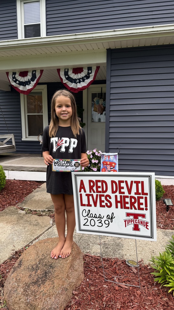 Class of 2039 student holds her sign.
