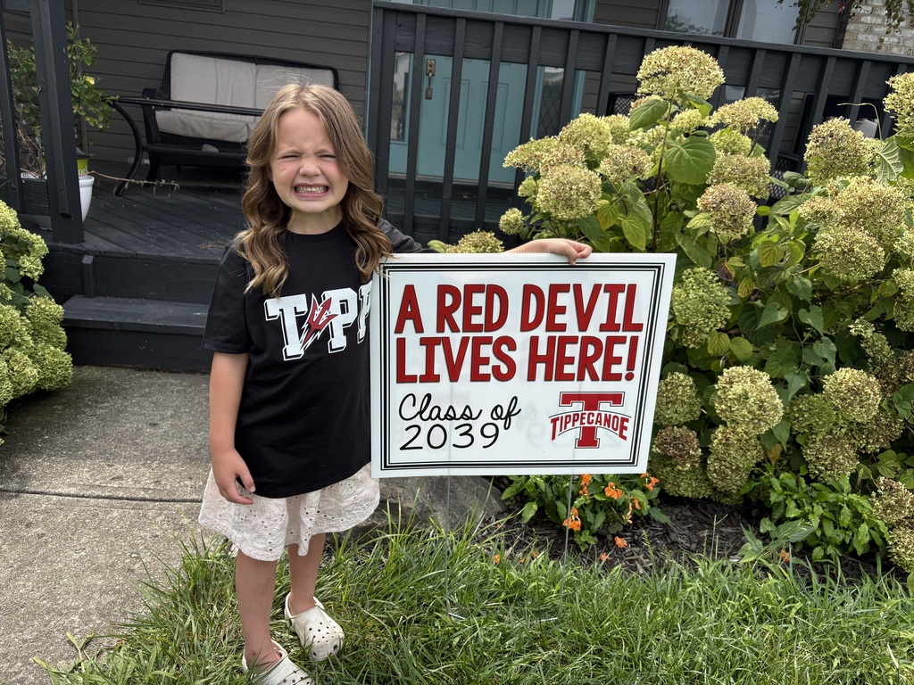 Class of 2039 student holds her sign.