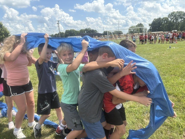 Back to School teambuilding at L.T. Ball Intermediate School where students are engaged in a host of fun activities that require communication and cooperation.