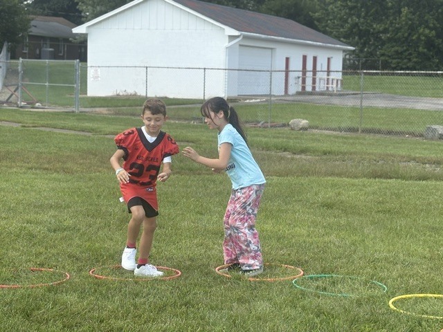 Back to School teambuilding at L.T. Ball Intermediate School where students are engaged in a host of fun activities that require communication and cooperation.