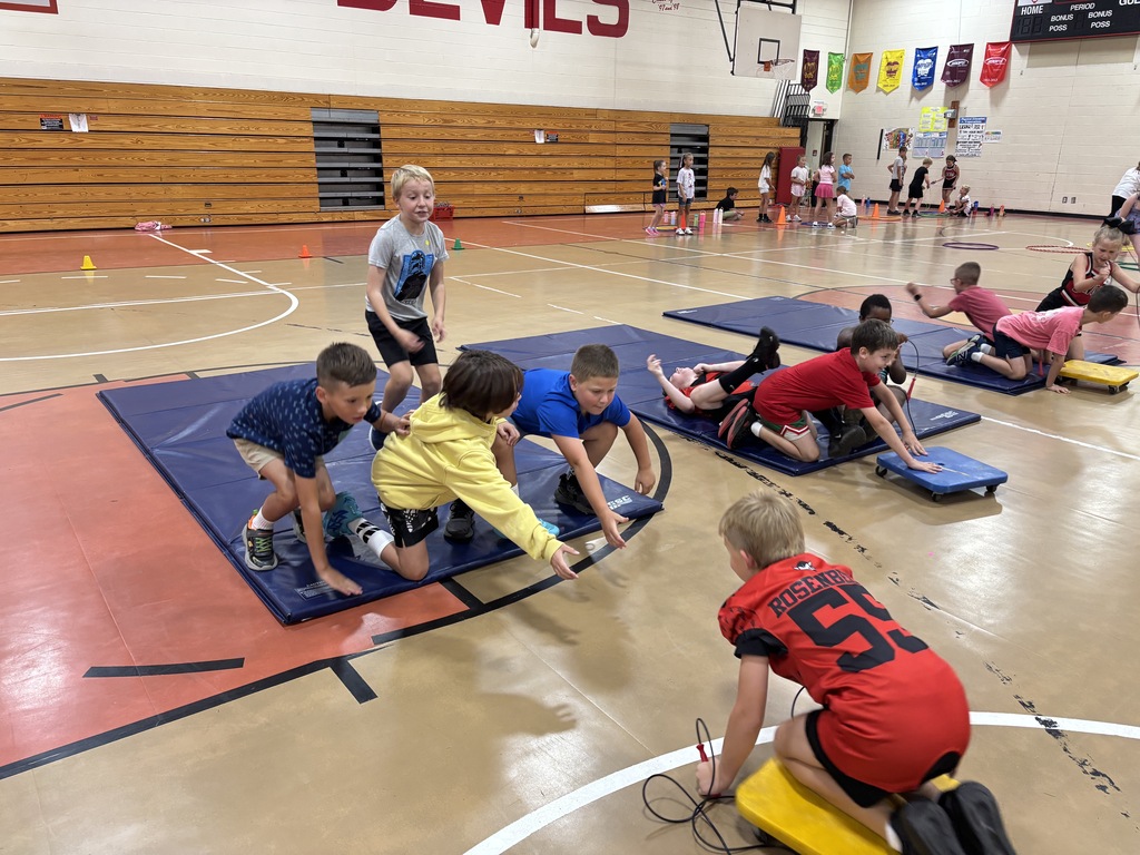 Back to School teambuilding at L.T. Ball Intermediate School where students are engaged in a host of fun activities that require communication and cooperation. 
