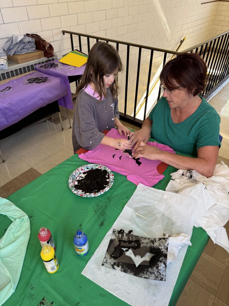 Creating a halloween bat shirt at Broadway.