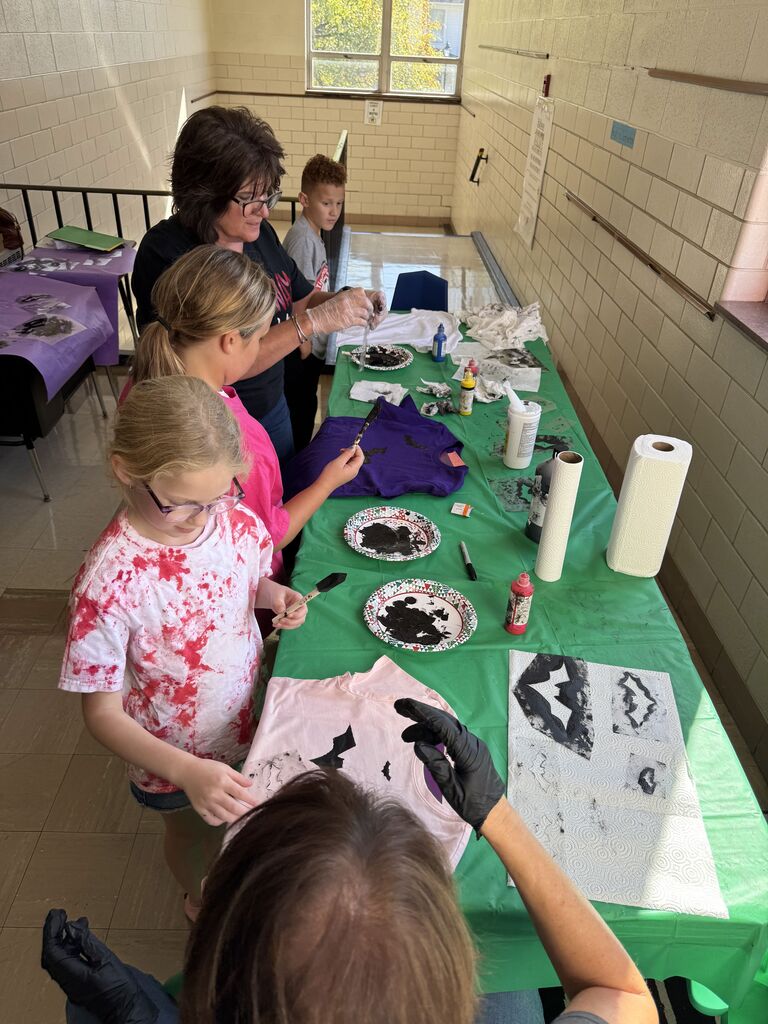 Creating a halloween bat shirt at Broadway.