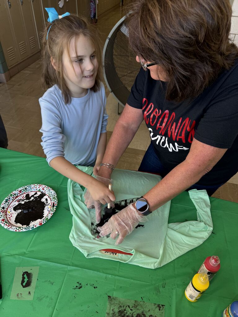 Creating a halloween bat shirt at Broadway.