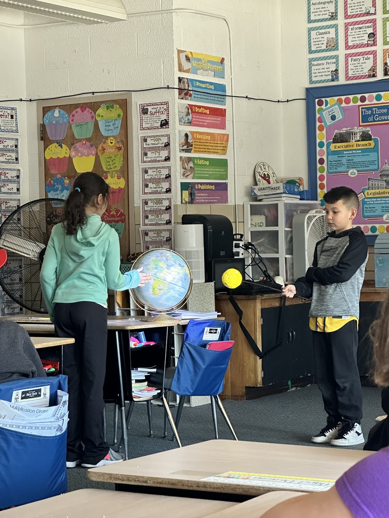 Students learn about the solar eclipse[se.
