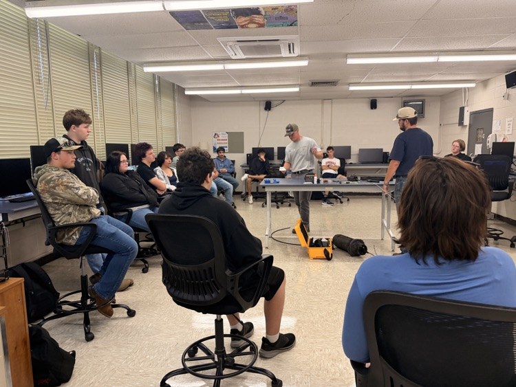 Tish Connect leads IT Lesson