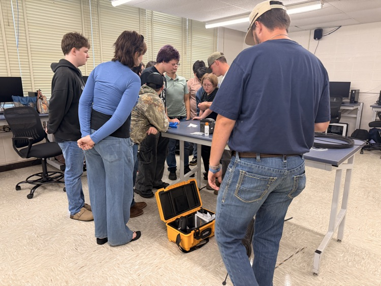 Tish Connect leads IT Lesson