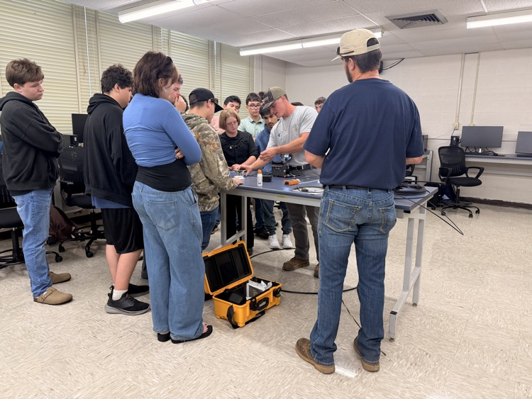 Tish Connect leads IT Lesson