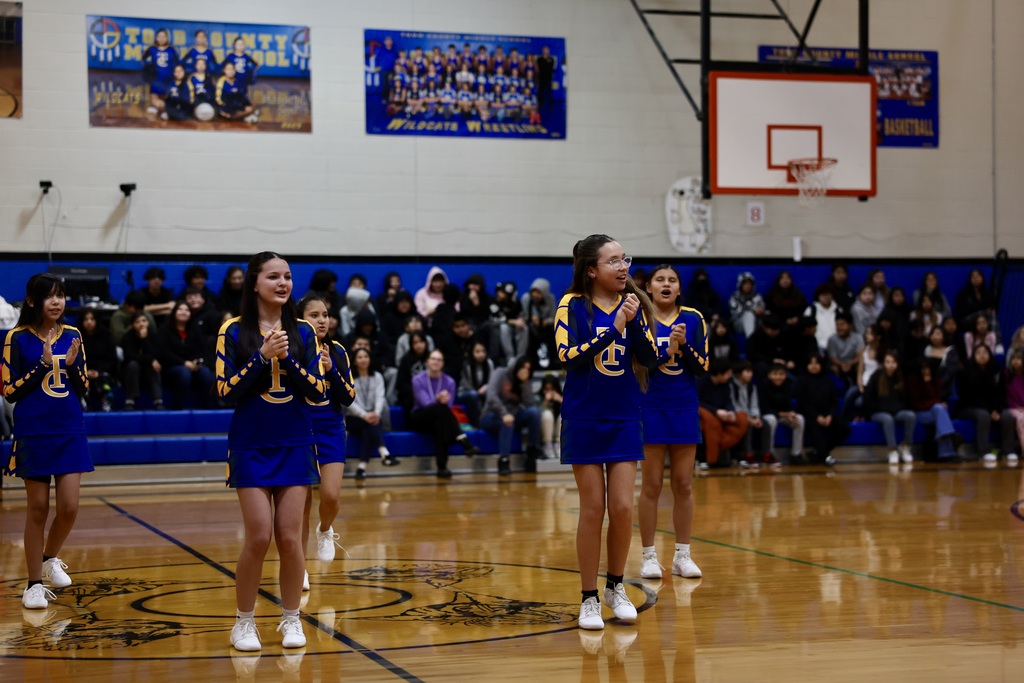 middle school cheer leaders