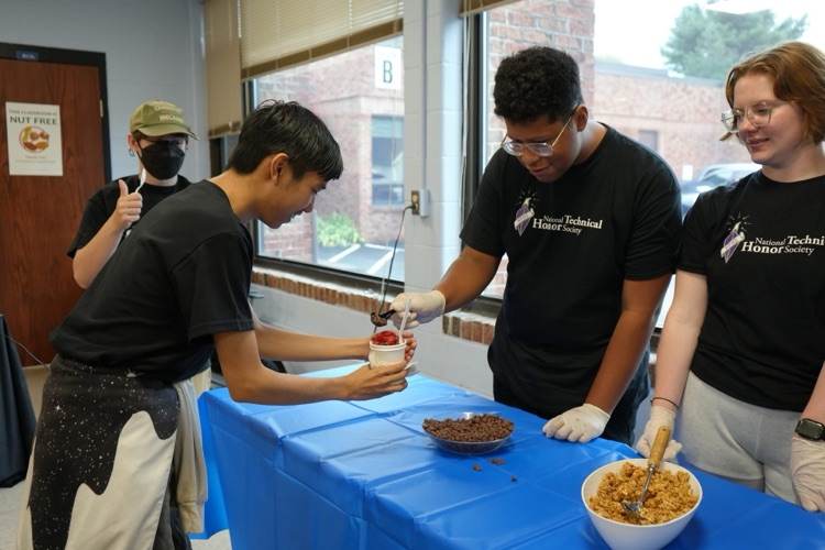 students making parfaits