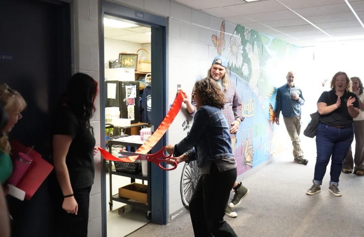 ribbon cutting of BOCES bodega