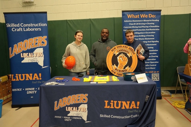 students at Pathways to your future fair with LIUNA