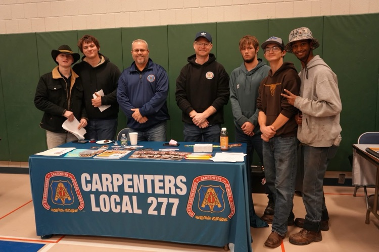 students at Pathways to your future fair with carpenters local