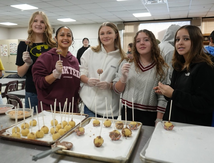 8th graders visiting CTE Programs from component school districts in culinary