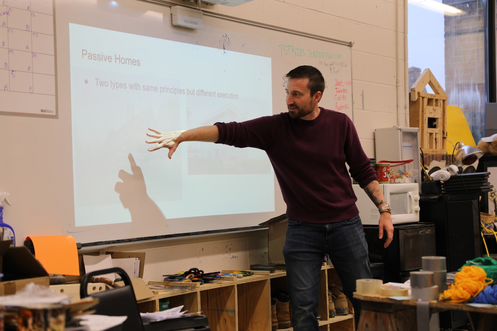 A CCE staff member explaining how energy efficient building works
