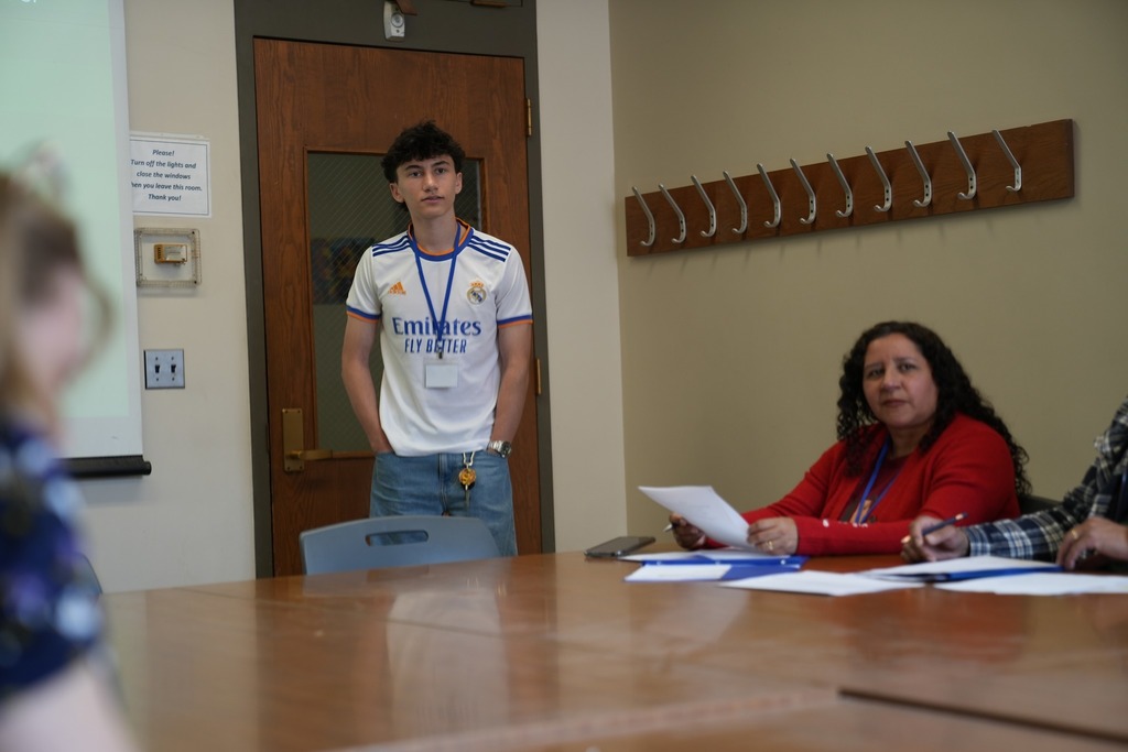 A student presents to a panel of judges during a Seal of Biliteracy presentation session.
