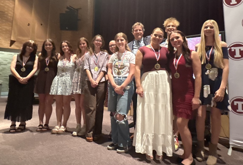 Students pose for a photo at the THS Awards 2026