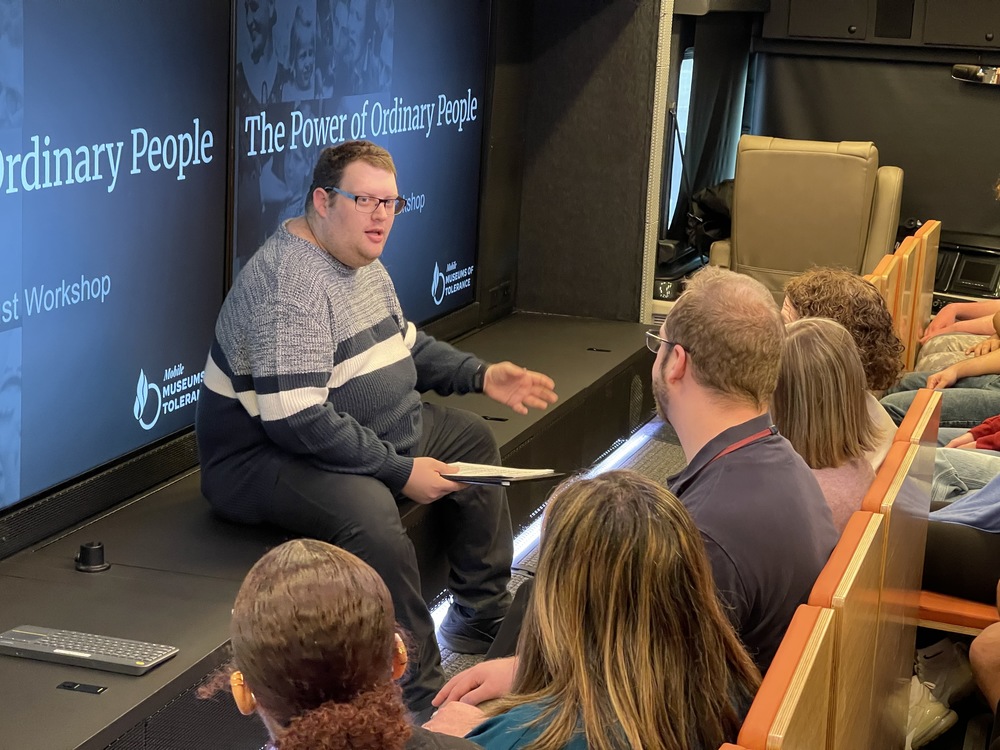 Presenter from the Mobile Museum of Tolerance talks with students.