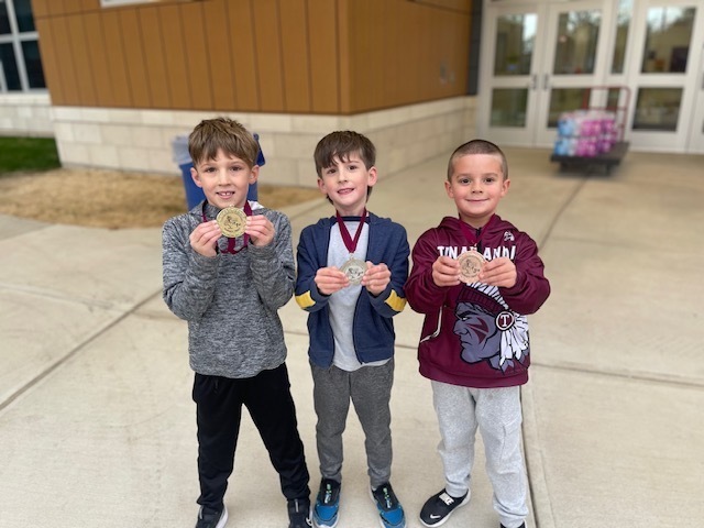 turkey trot winners pose with medals