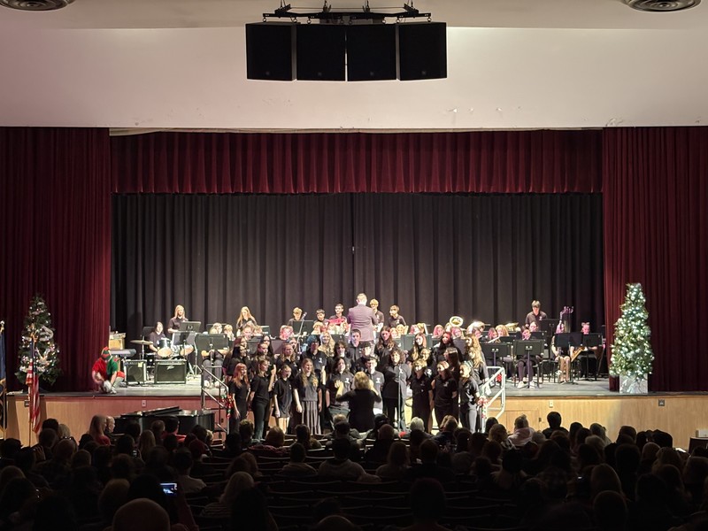 THS students perform at winter concert.