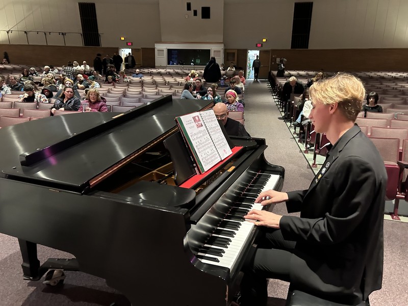 THS students perform at winter concert.