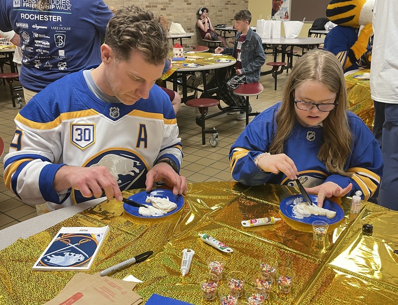 former buffalo sabre derek roy decorates stanley cup cookies with student