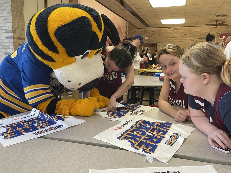 sabretooth signs towel for ths student