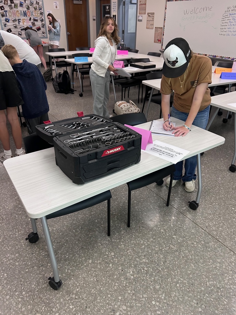 Miss. Overdick and Miss. Hendron's Introduction To Ag class learned about all of the pathways in agriculture and what they have to offer through interactive stations. Students observed insects, identified tools, and look at the internal anatomy of a pig!