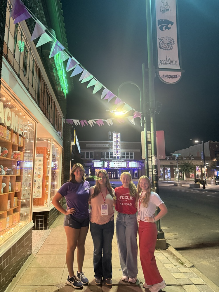fccla members standing in downtown Manhattan with Aubrey Padfield