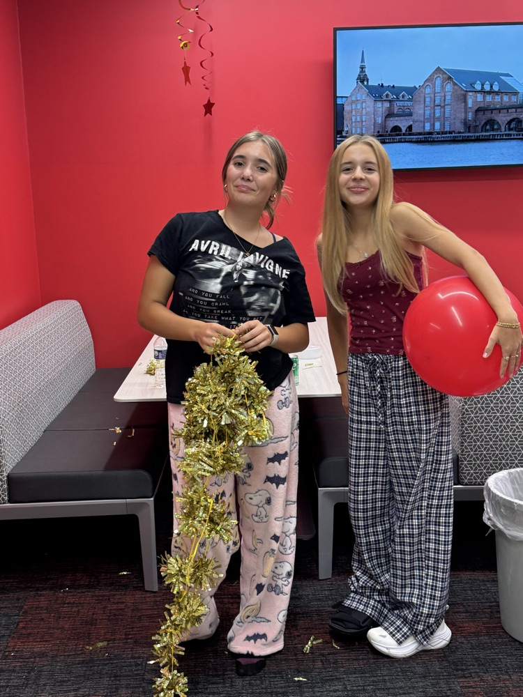 Students at Homecoming Stuco Lock-in 