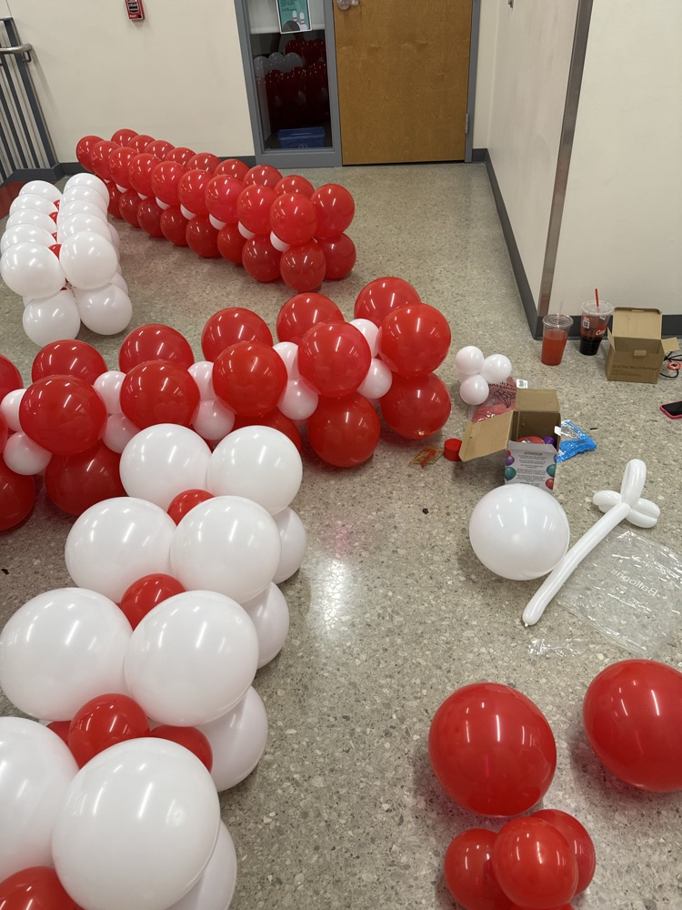 soooo many balloons at Stuco lock-in 