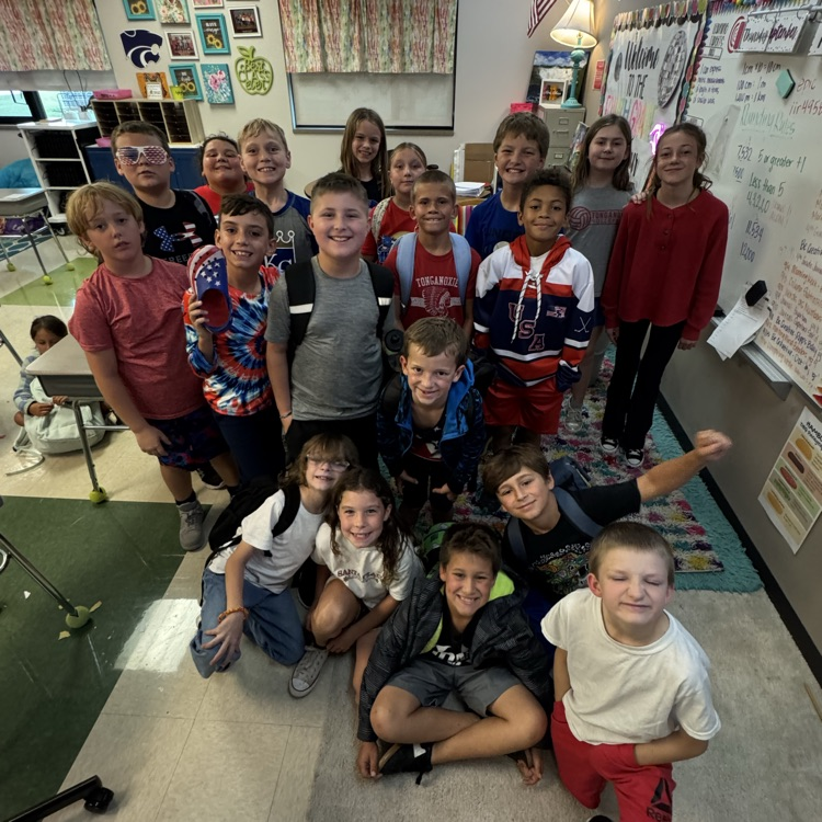 4th Grade Celebrating Spirit Week